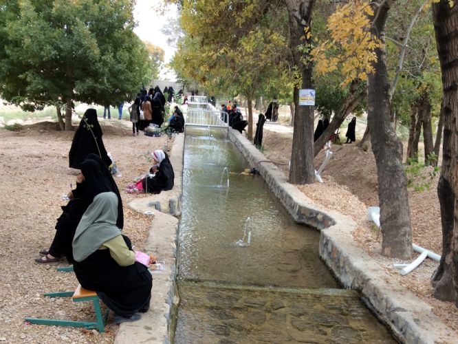 چشمه فیخار جاری در مجتمع فنی حرفه ای دکتر ناصر منصوری